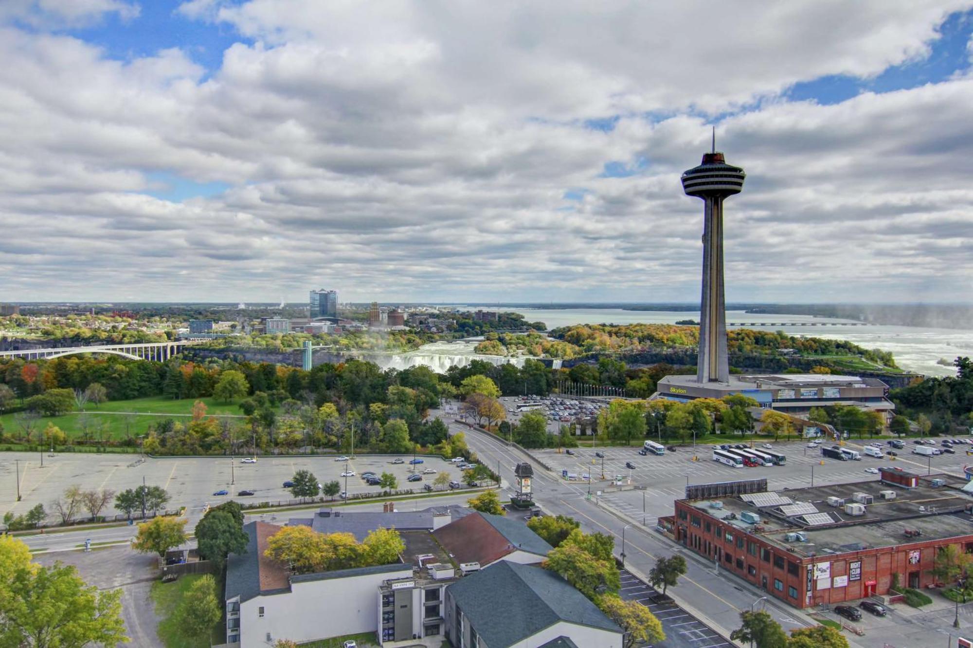 Doubletree Fallsview Resort & Spa By Hilton - Niagara Falls Exterior photo